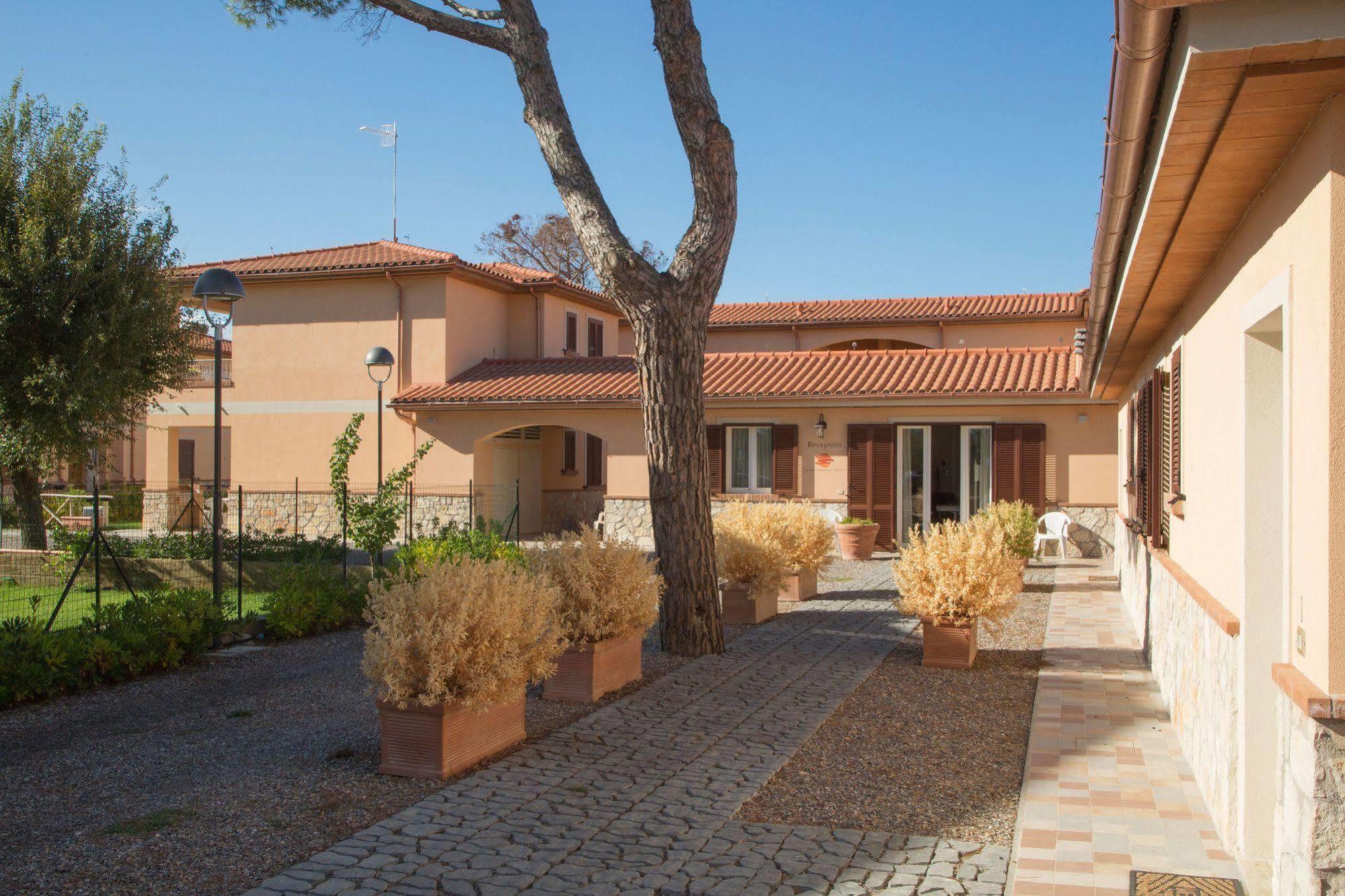 La Residenza Del Golfo Aparthotel Puntone di Scarlino Exterior foto